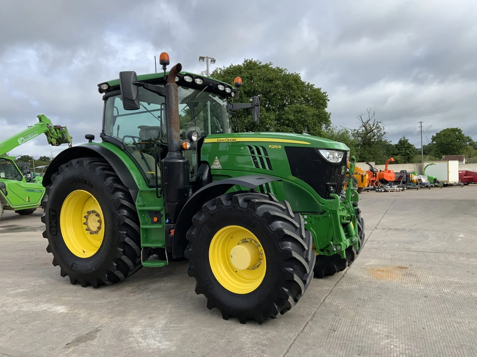 Трактор John Deere 6215R Premium Edition, снимка 3 - Селскостопанска техника - 54791299