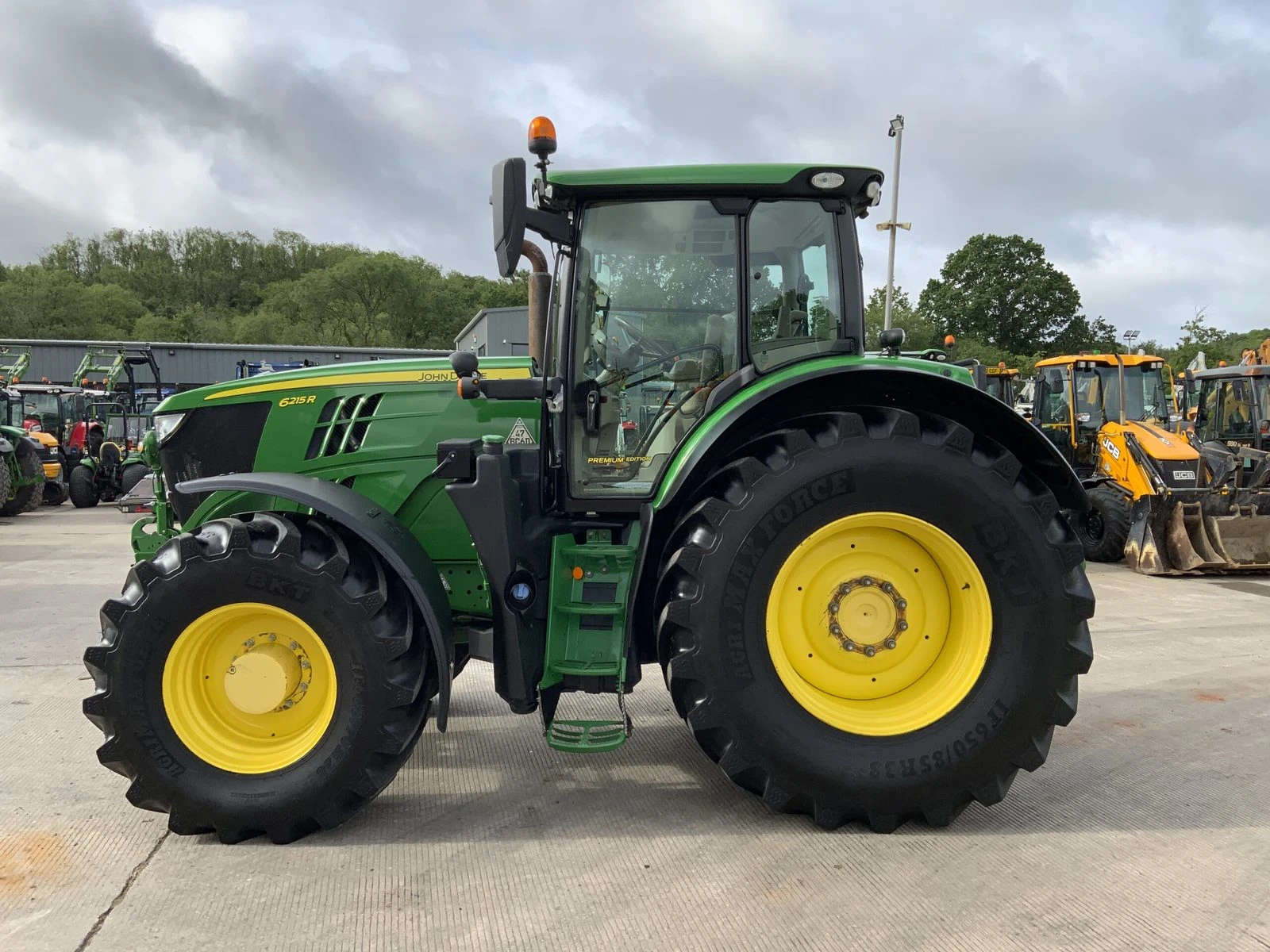 Трактор John Deere 6215R Premium Edition, снимка 5 - Селскостопанска техника - 54791299