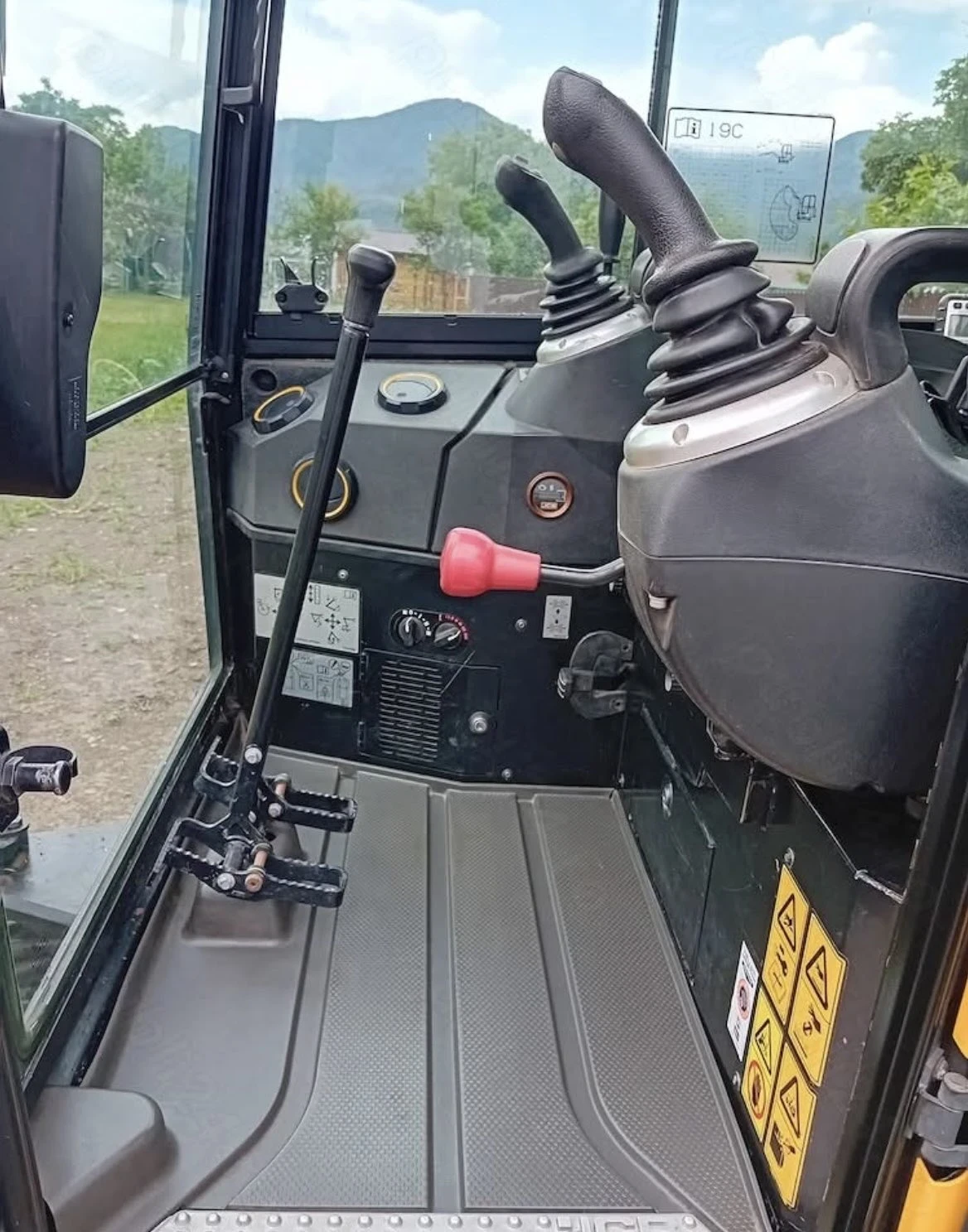 Багер JCB 19C-1PC, снимка 7 - Индустриална техника - 55438276