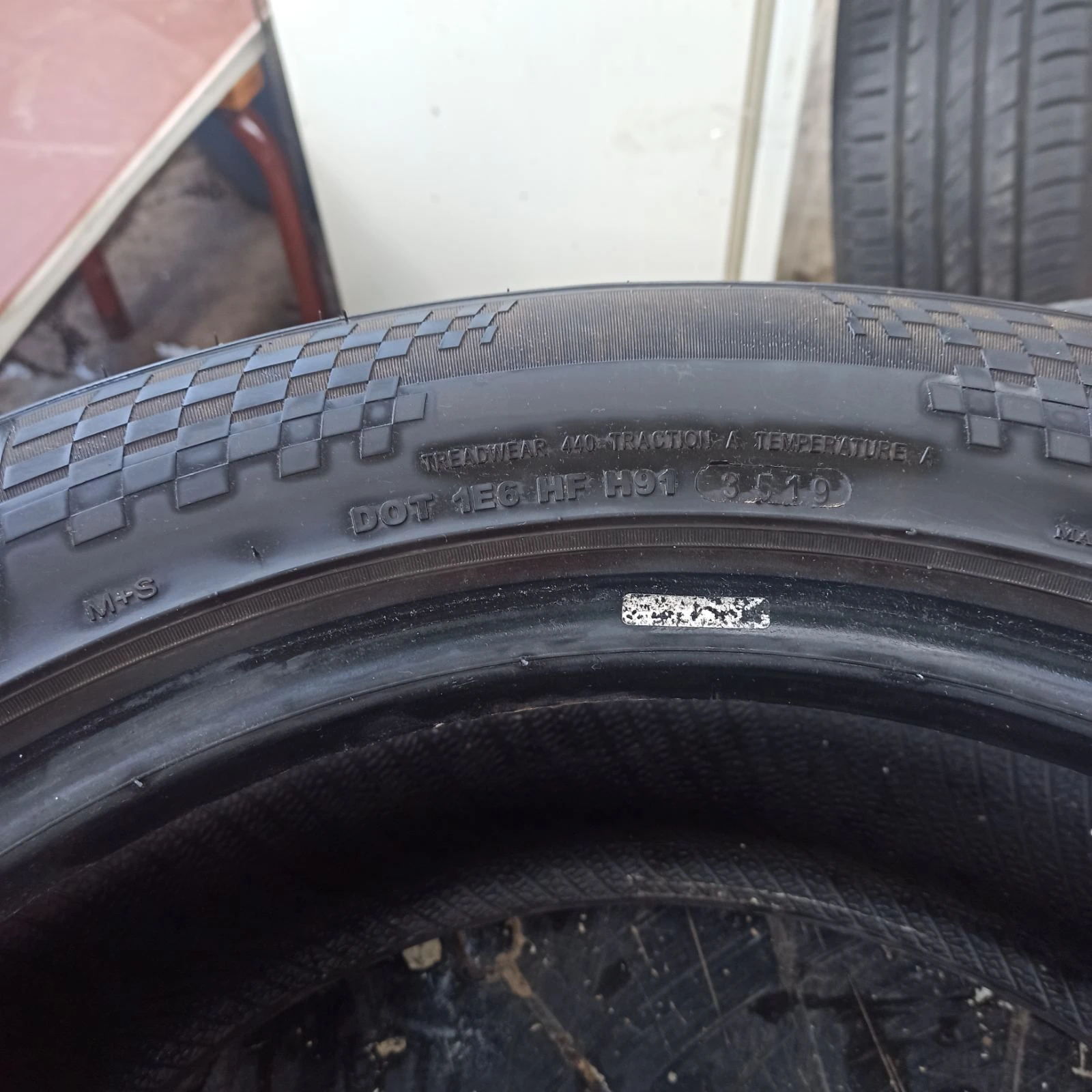 Гуми Зимни 235/60R18, снимка 3 - Гуми и джанти - 56245657