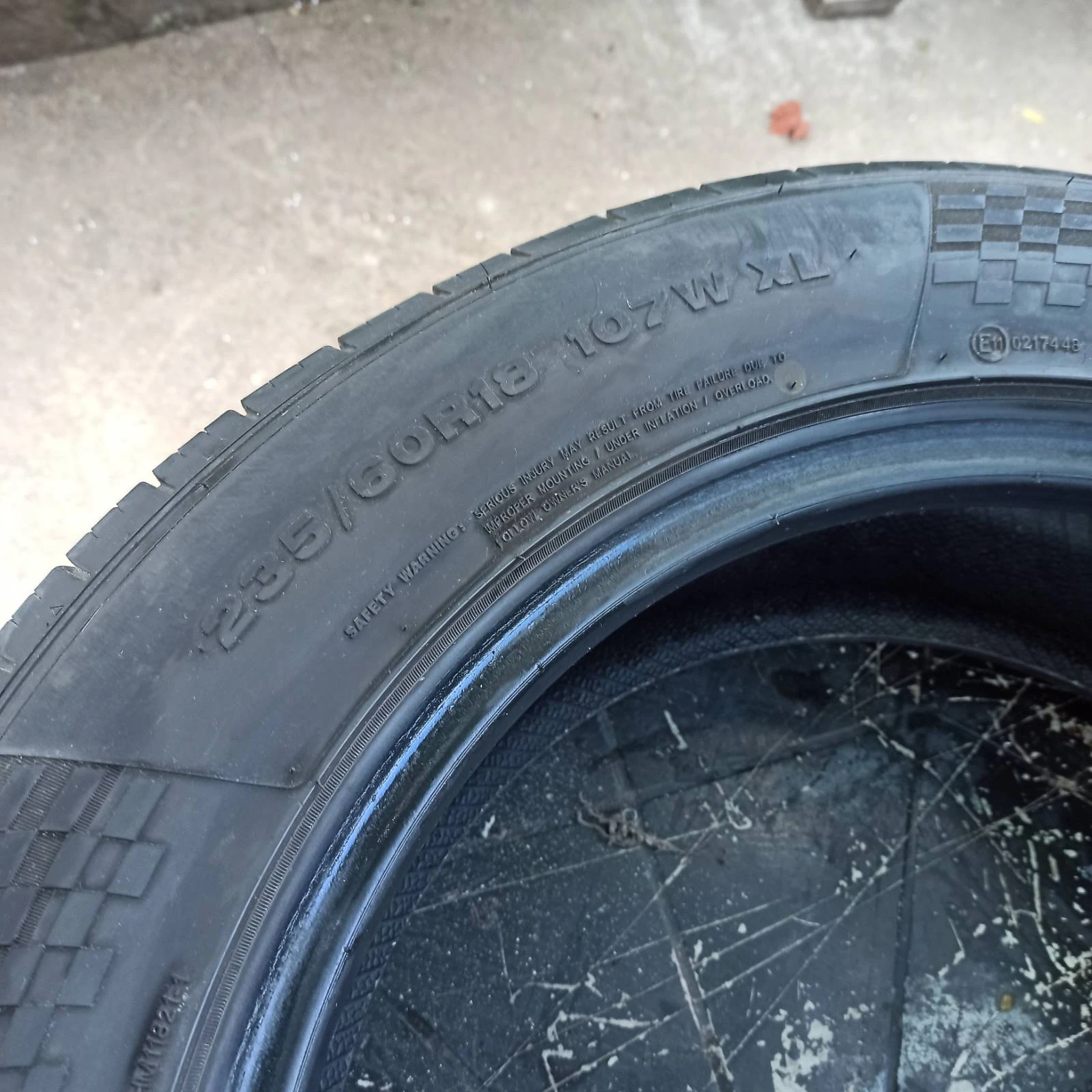 Гуми Зимни 235/60R18, снимка 4 - Гуми и джанти - 56245657
