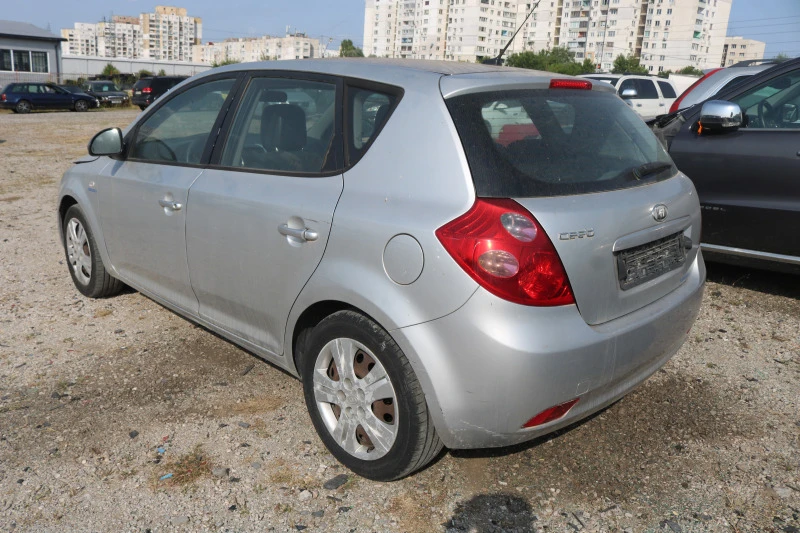 Kia Ceed 1.6 CRDI, снимка 5 - Автомобили и джипове - 41665184