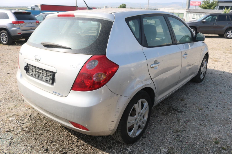 Kia Ceed 1.6 CRDI, снимка 8 - Автомобили и джипове - 41665184