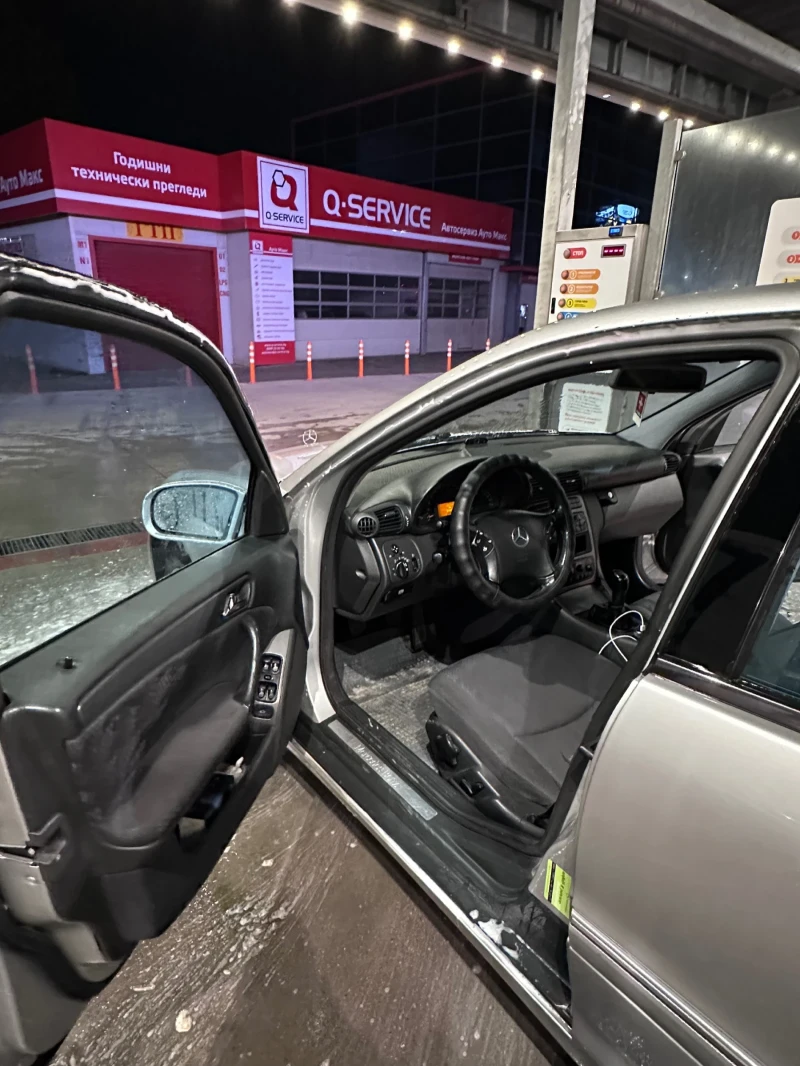 Mercedes-Benz C 200, снимка 10 - Автомобили и джипове - 52418008