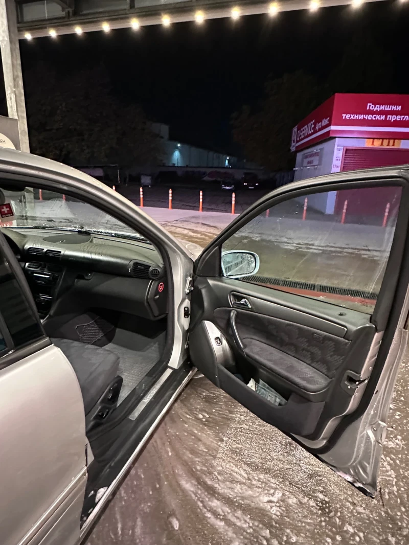 Mercedes-Benz C 200, снимка 8 - Автомобили и джипове - 52418008
