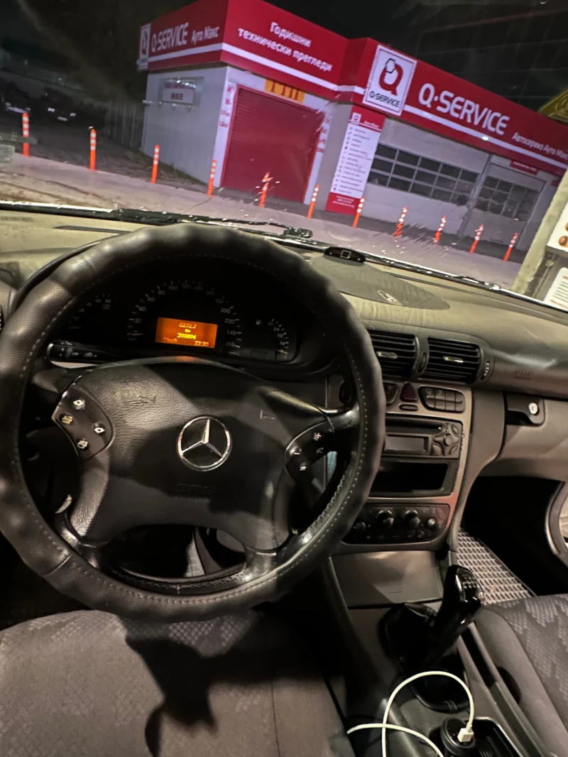 Mercedes-Benz C 200, снимка 11 - Автомобили и джипове - 52418008