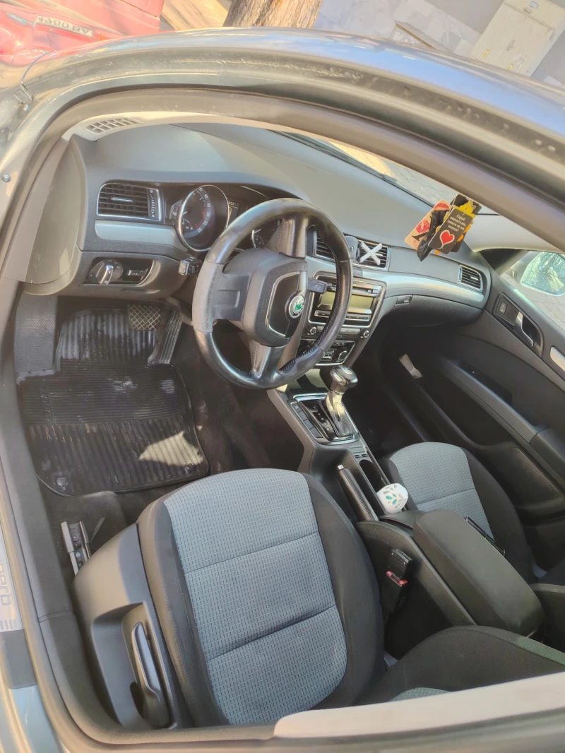 Skoda Superb, снимка 8 - Автомобили и джипове - 52948559