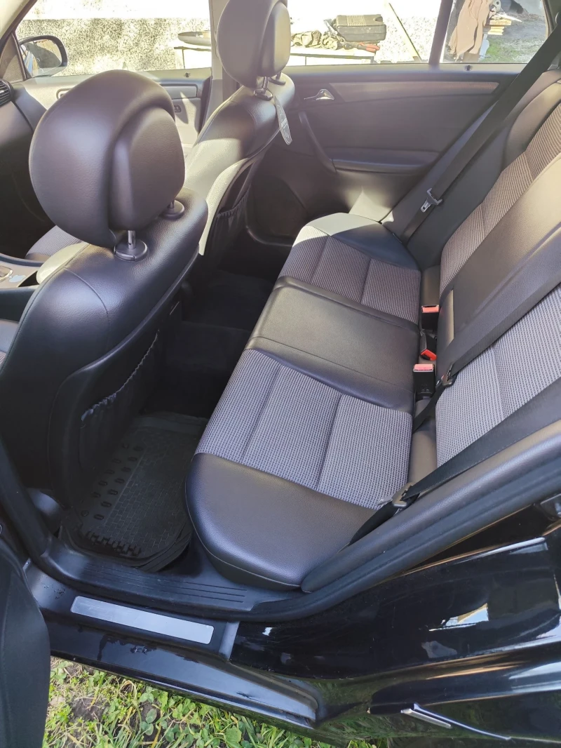 Mercedes-Benz C 220 Avantgarde, снимка 8 - Автомобили и джипове - 53234223