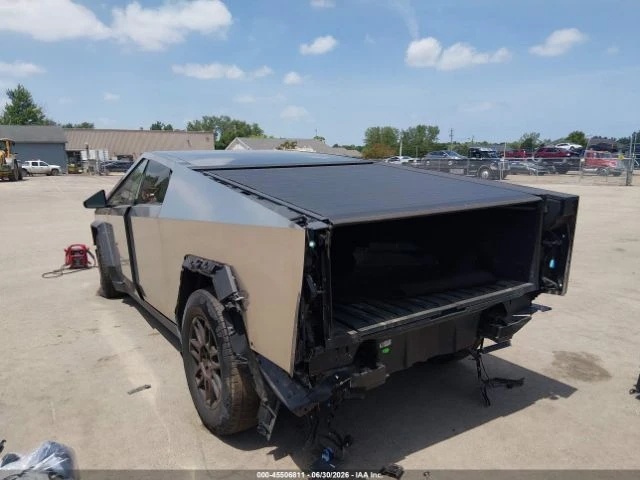 Tesla Cybertruck, снимка 4 - Автомобили и джипове - 55702883