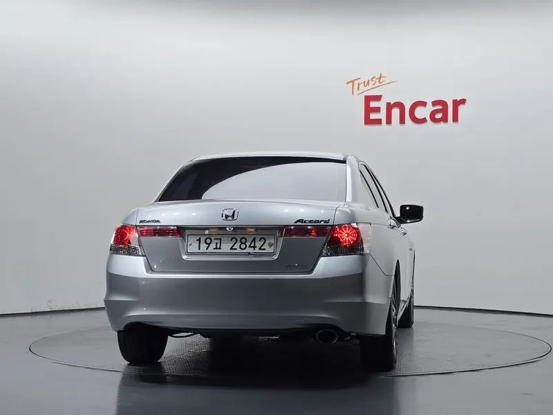 Honda Accord 2.4 8Th Generation, снимка 4 - Автомобили и джипове - 56020368