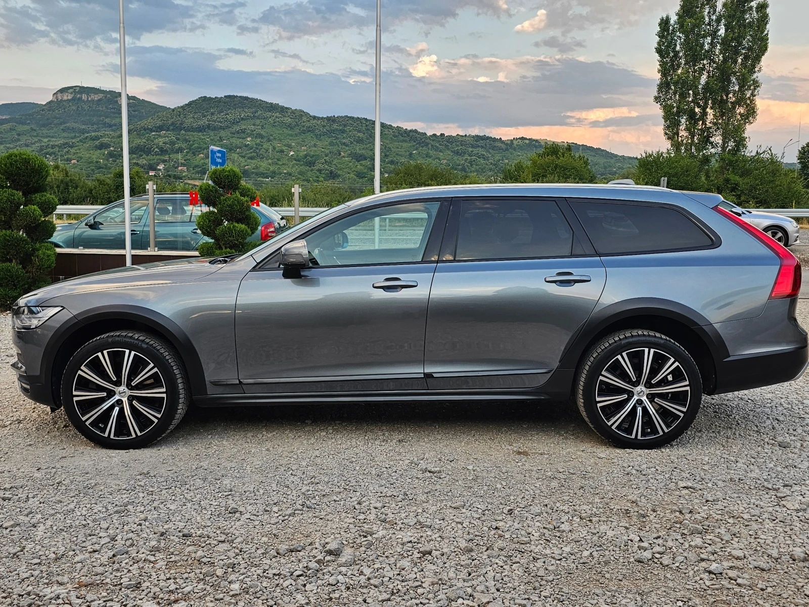 Volvo V90 Cross Country 2.0D 235кс AWD ! ! РЕАЛНИ КИЛОМЕТРИ  - изображение 8