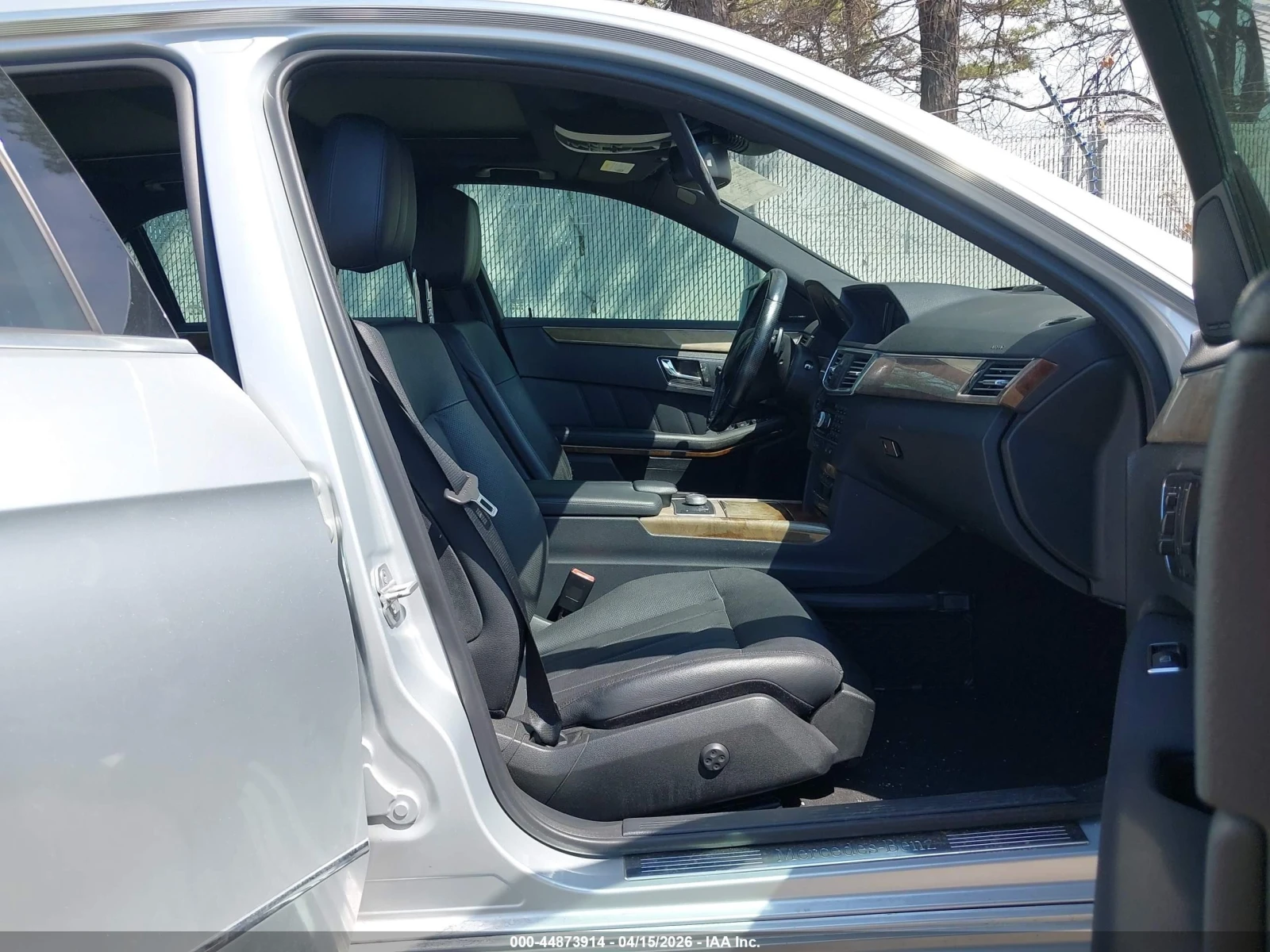 Mercedes-Benz E 500 AMG* 4MATIC* Harman Kardon* Обдухване* Масаж* ПАНО, снимка 9 - Автомобили и джипове - 54452415
