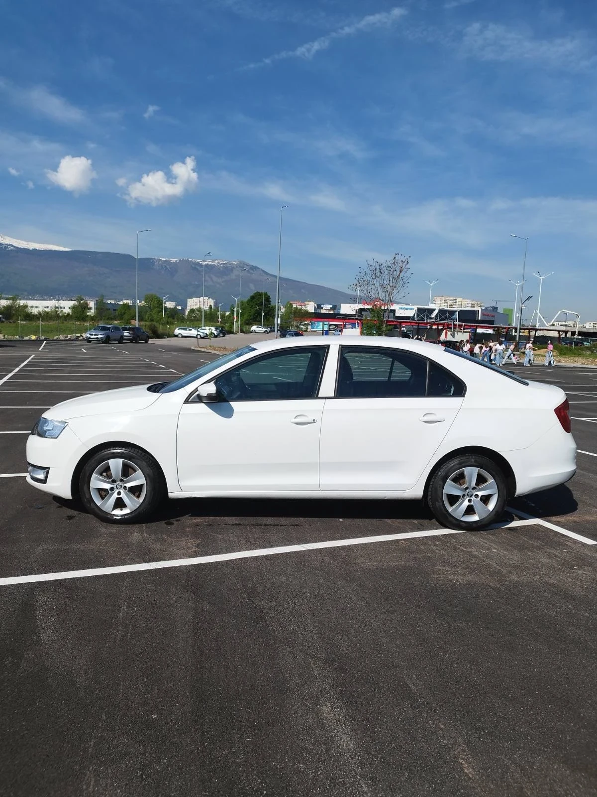 Skoda Rapid 1.6 дизел, снимка 4 - Автомобили и джипове - 54459505