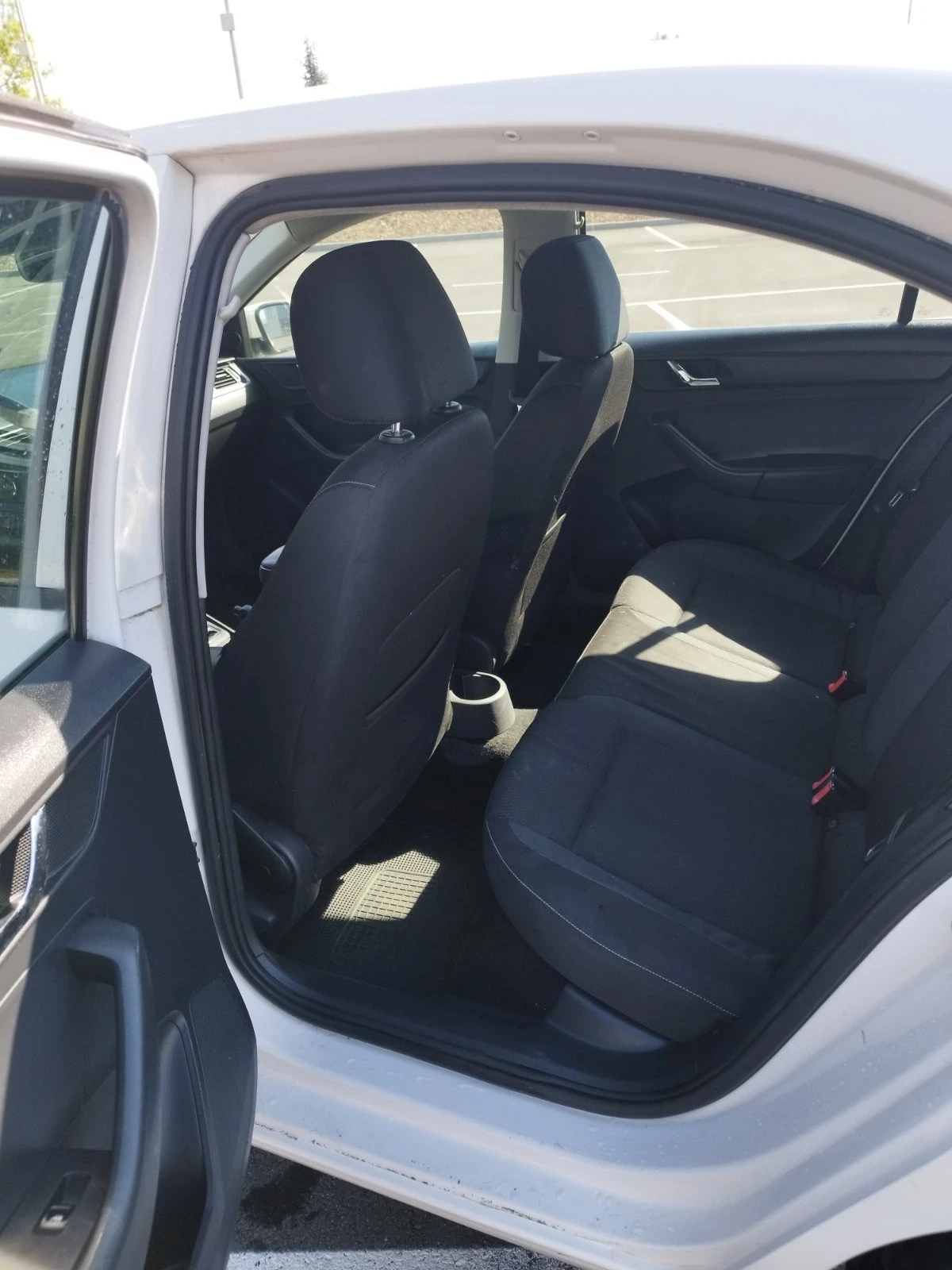 Skoda Rapid 1.6 дизел, снимка 10 - Автомобили и джипове - 54459505