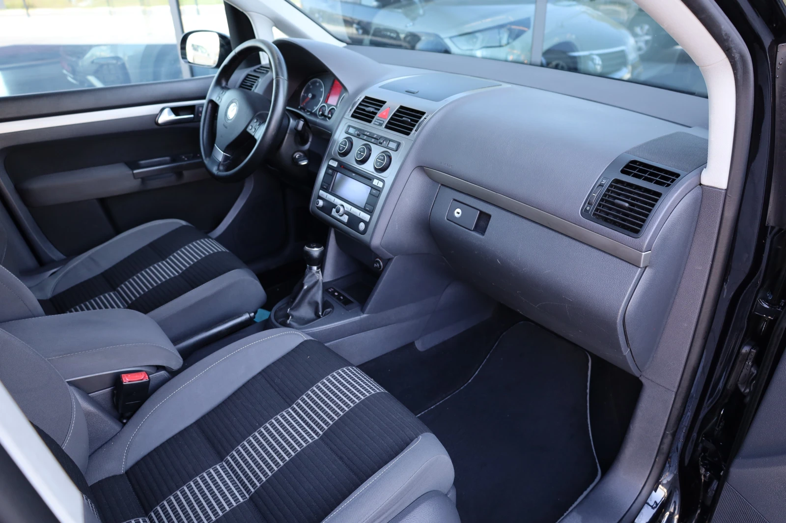 VW Touran 1.9TDI* UNITED* , снимка 11 - Автомобили и джипове - 54962003