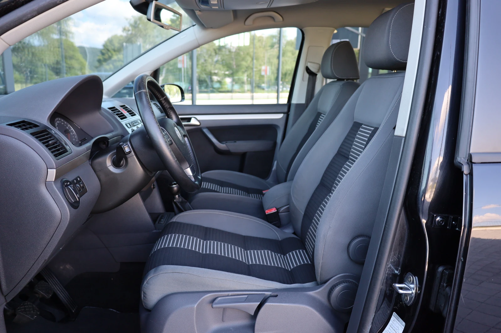 VW Touran 1.9TDI* UNITED* , снимка 9 - Автомобили и джипове - 54962003
