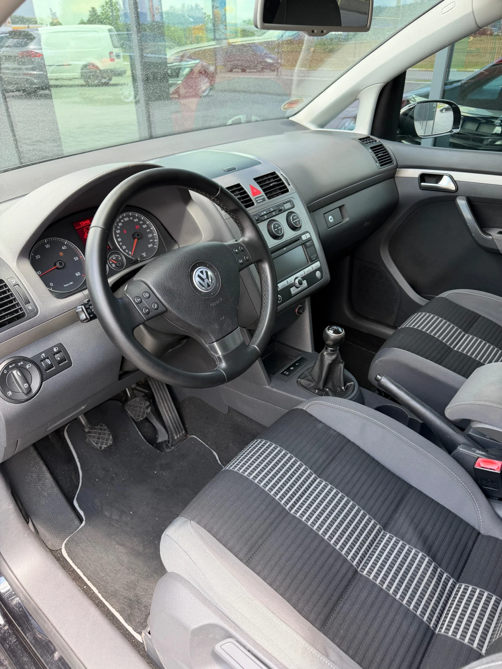 VW Touran 1.9TDI* UNITED* , снимка 9 - Автомобили и джипове - 55054839