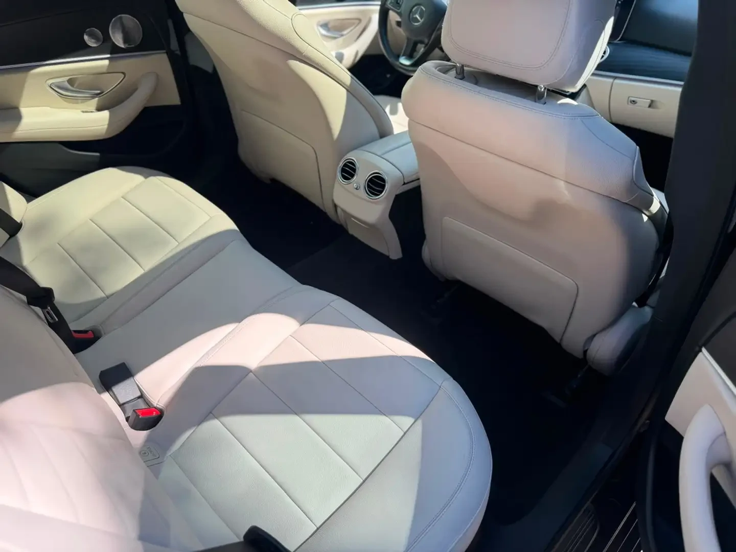 Mercedes-Benz E 400 AMG* Burmester* 4М* 1 собственик* Без инциденти, снимка 9 - Автомобили и джипове - 55655037