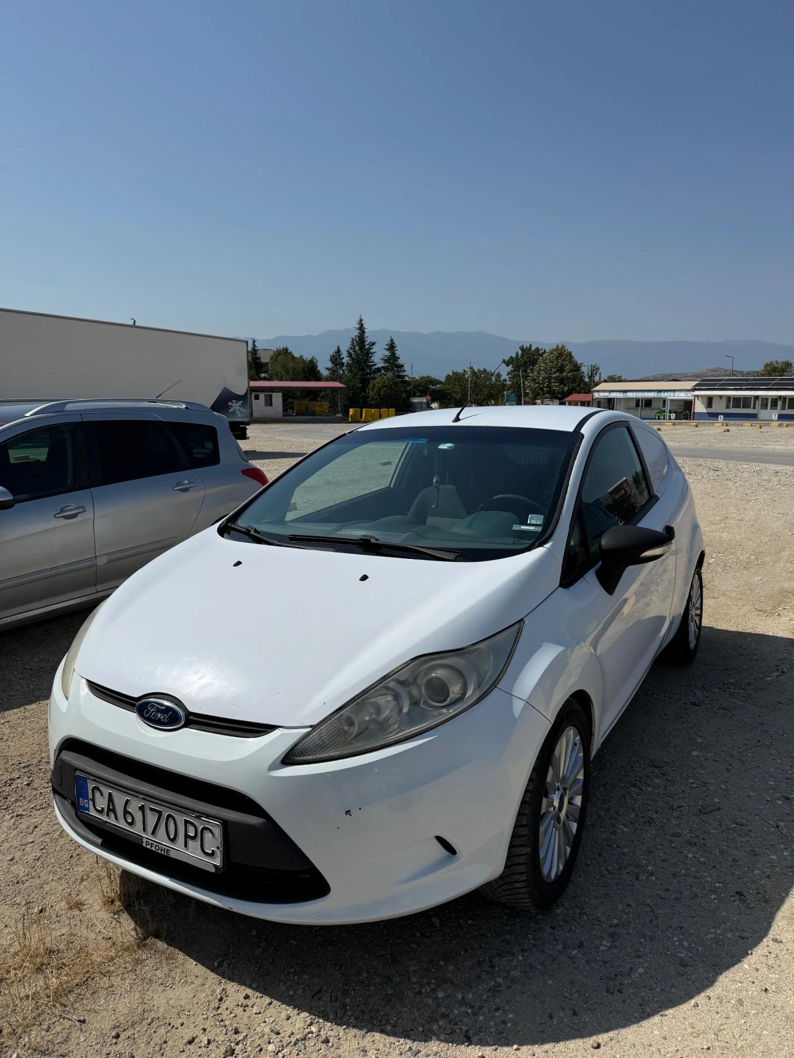 Ford Fiesta 1.5, снимка 2 - Автомобили и джипове - 55846347