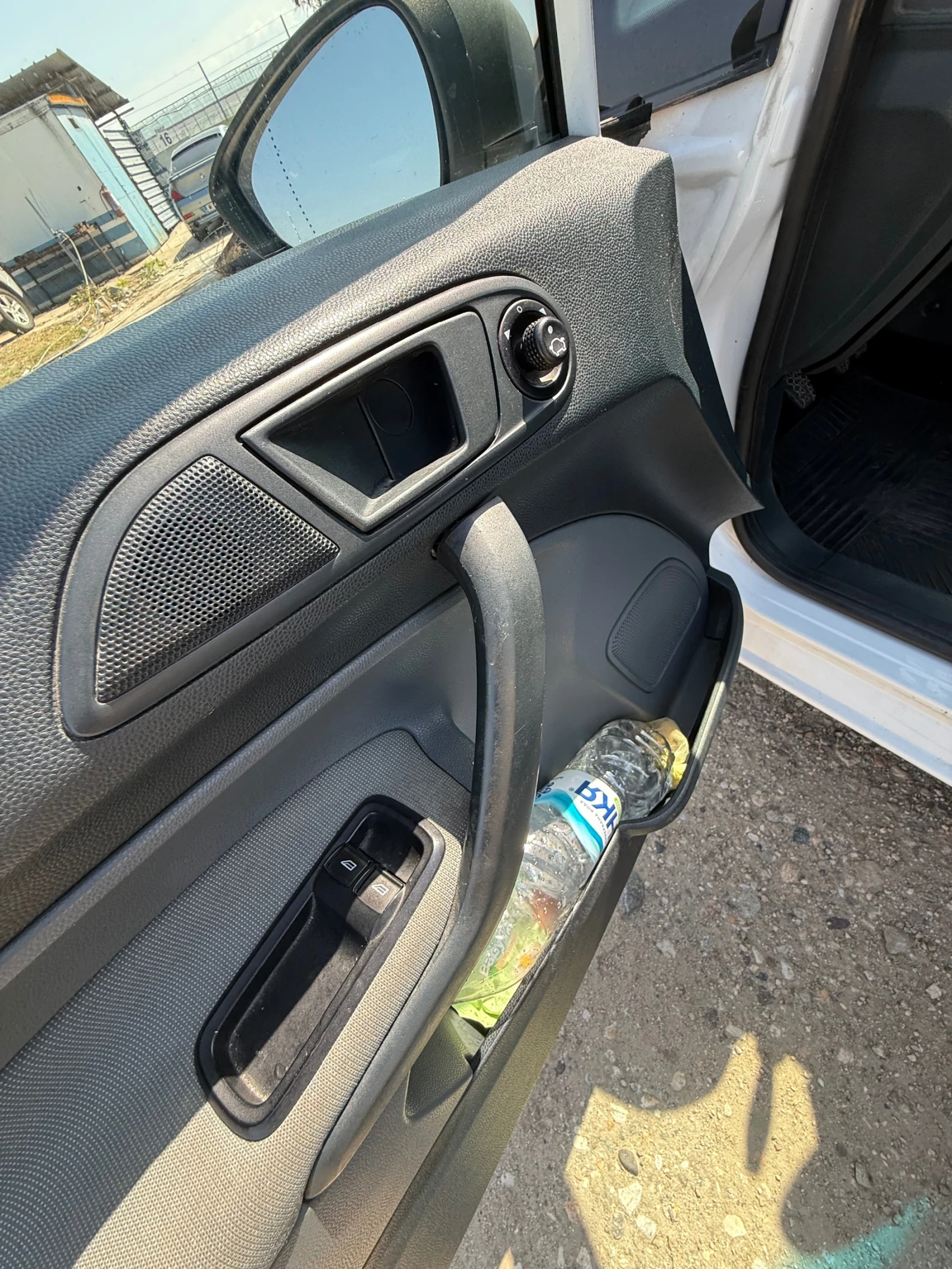 Ford Fiesta 1.5, снимка 11 - Автомобили и джипове - 55846347