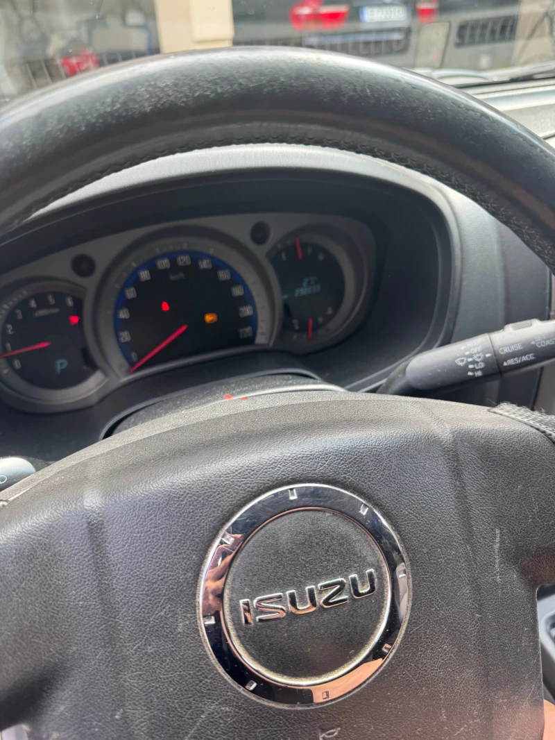 Isuzu D-max, снимка 5 - Автомобили и джипове - 52772422
