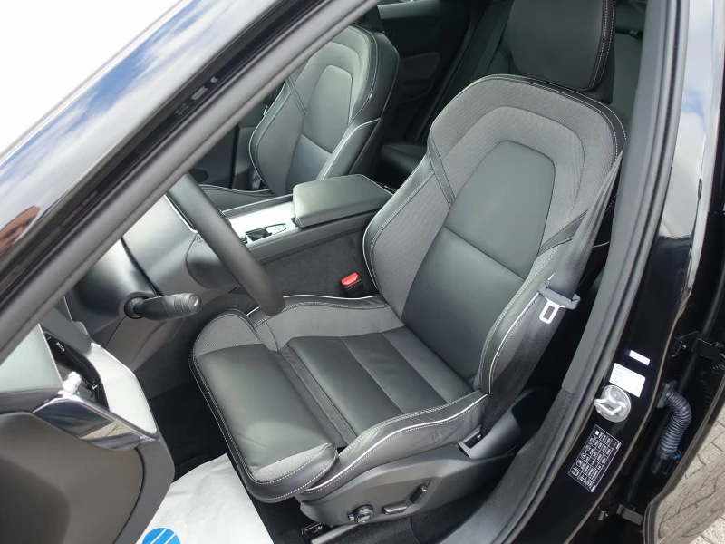 Volvo XC60 ULTRA-BLACK/250HP/PANO/HUD/360/MEMO/H&K/LED/468g, снимка 7 - Автомобили и джипове - 52146393