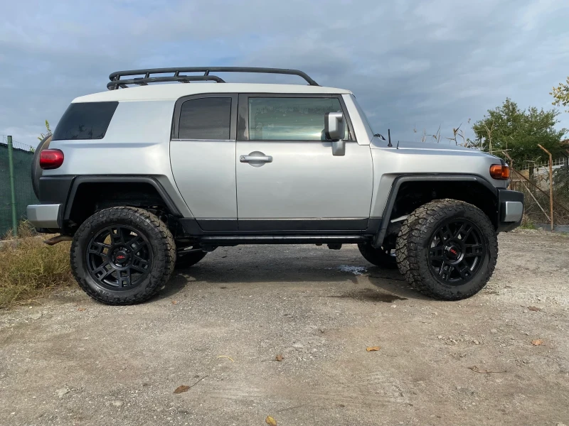 Toyota Fj cruiser 4.0 V6, снимка 4 - Автомобили и джипове - 52300450