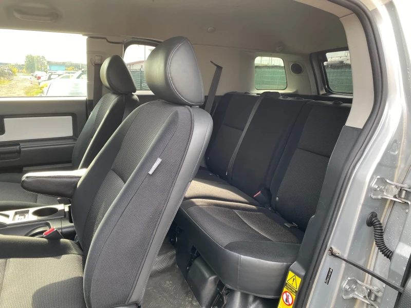 Toyota Fj cruiser 4.0 V6, снимка 10 - Автомобили и джипове - 52300450