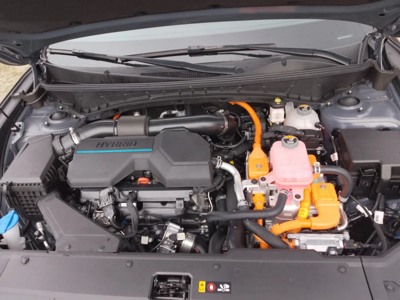 Hyundai Tucson 1.6 FULL-HYBRID/ЕВРОПЕЙСКА ГАРАНЦИЯ ДО 2029, снимка 16 - Автомобили и джипове - 53001328