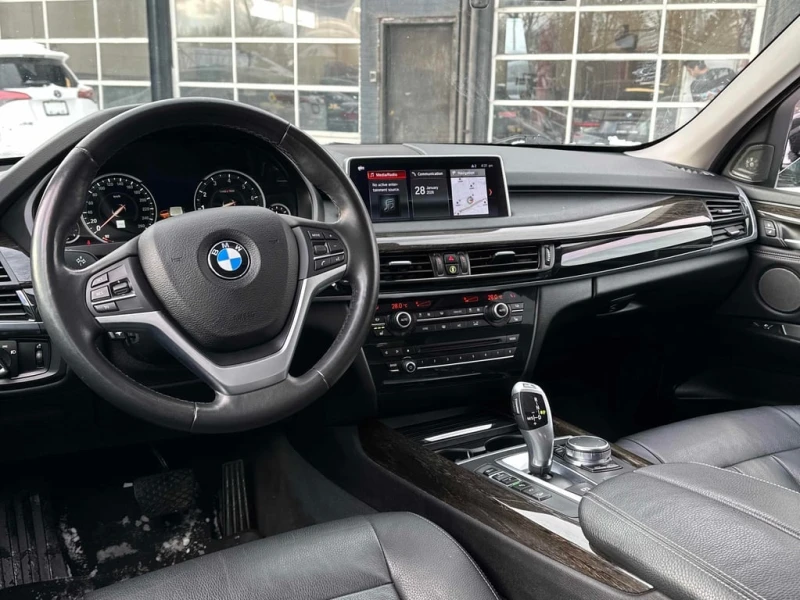 BMW X5 / xDrive35i /HARMAN CARDON / PANO / 360 / CARFAX, снимка 8 - Автомобили и джипове - 53273219