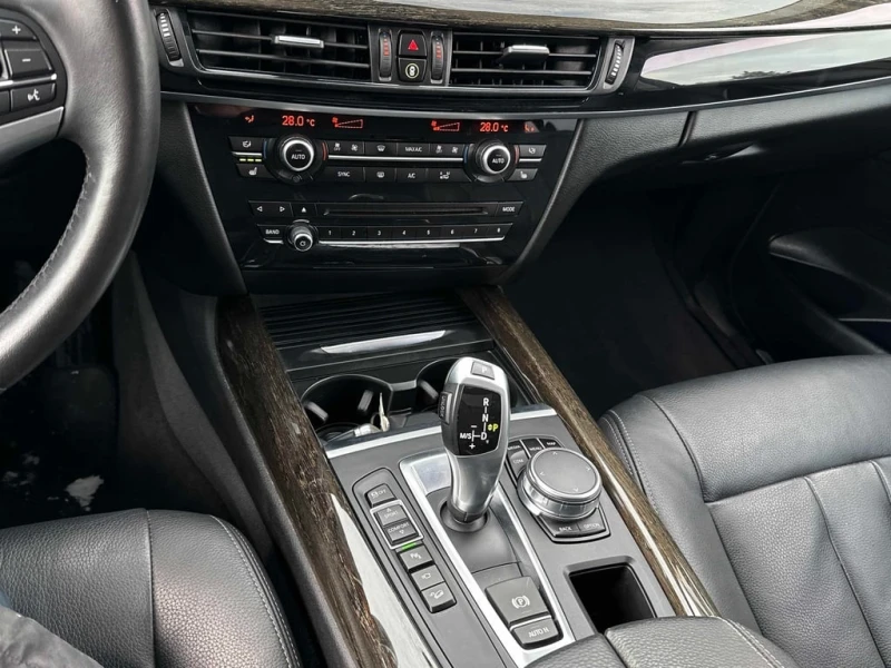 BMW X5 / xDrive35i /HARMAN CARDON / PANO / 360 / CARFAX, снимка 10 - Автомобили и джипове - 53273219