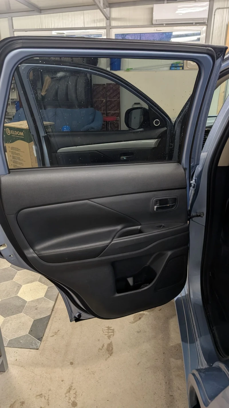 Mitsubishi Outlander, снимка 11 - Автомобили и джипове - 53477962