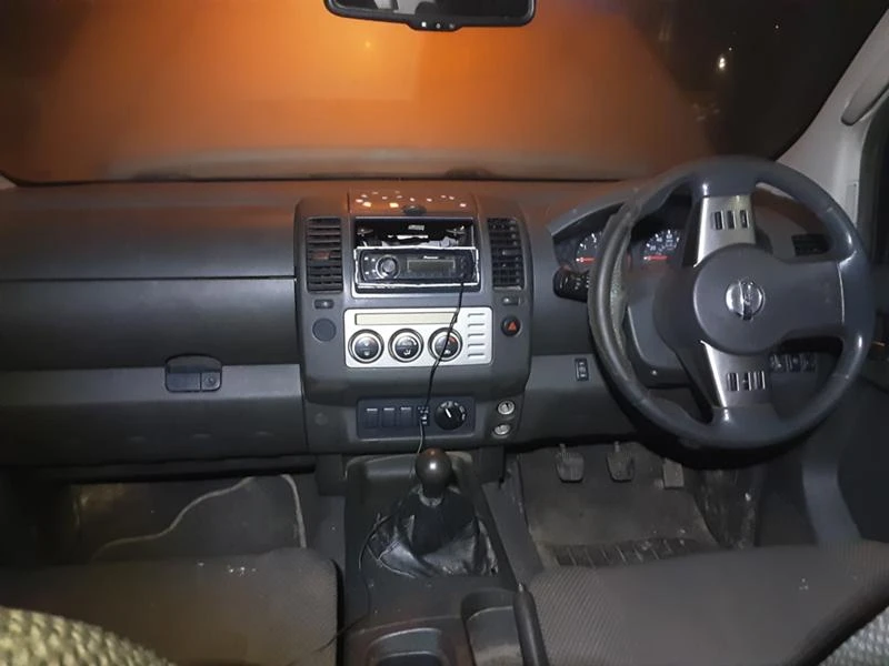 Nissan Navara D40 2,5 DCI, снимка 11 - Автомобили и джипове - 35529586