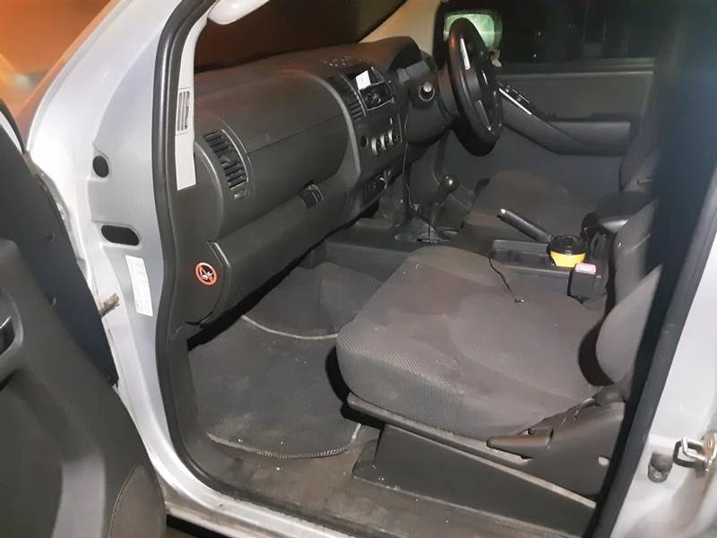 Nissan Navara D40 2,5 DCI, снимка 10 - Автомобили и джипове - 35529586