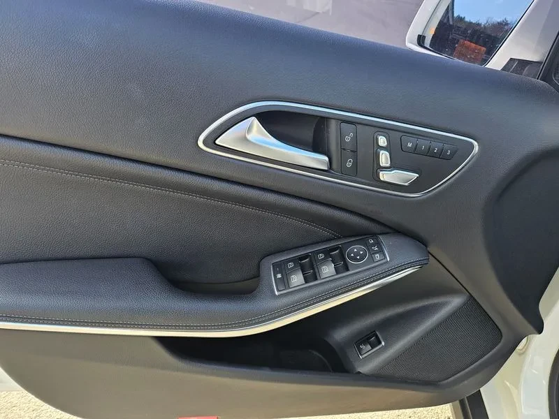 Mercedes-Benz GLA X156 Gla220, снимка 15 - Автомобили и джипове - 55259390