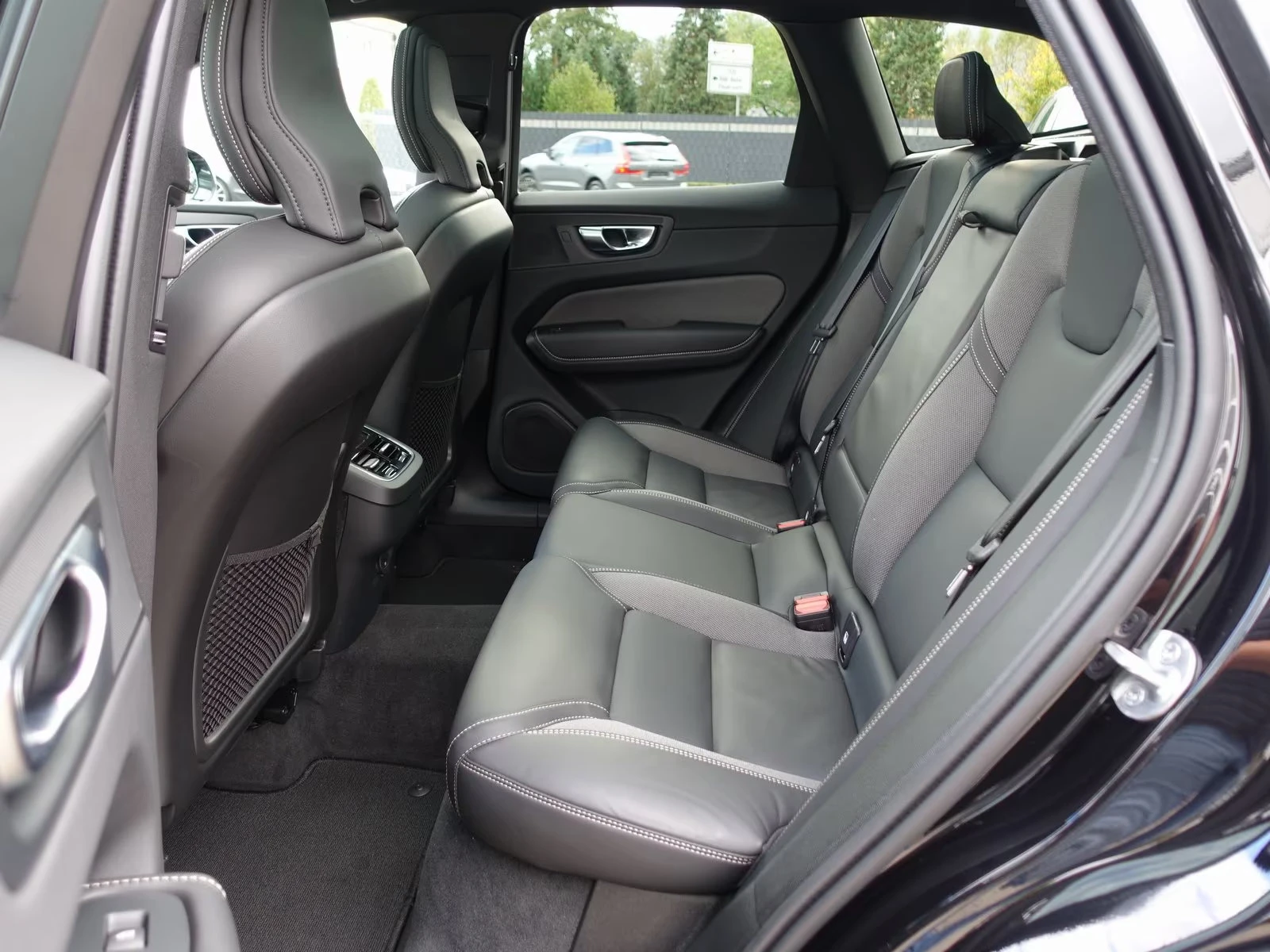 Volvo XC60 ULTRA-BLACK/250HP/PANO/HUD/360/MEMO/H&K/LED/468g | Mobile.bg   15