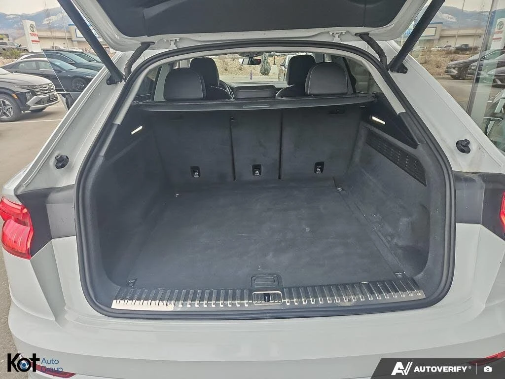 Audi Q8 Progressiv* 55 TFSI* АвтоКредит* (ЦЕНА ДО БГ), снимка 10 - Автомобили и джипове - 54002410