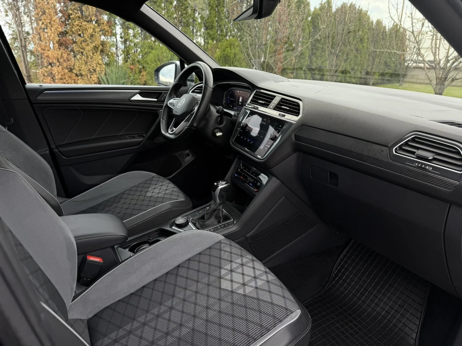 VW Tiguan Allspace R-line/ 7 места/4MOTION/200к.с., снимка 9 - Автомобили и джипове - 54106726