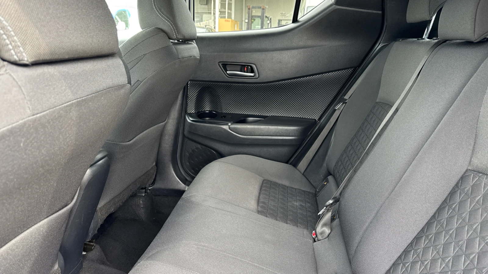 Toyota C-HR 1.8 HEV CLUB, снимка 11 - Автомобили и джипове - 54372316