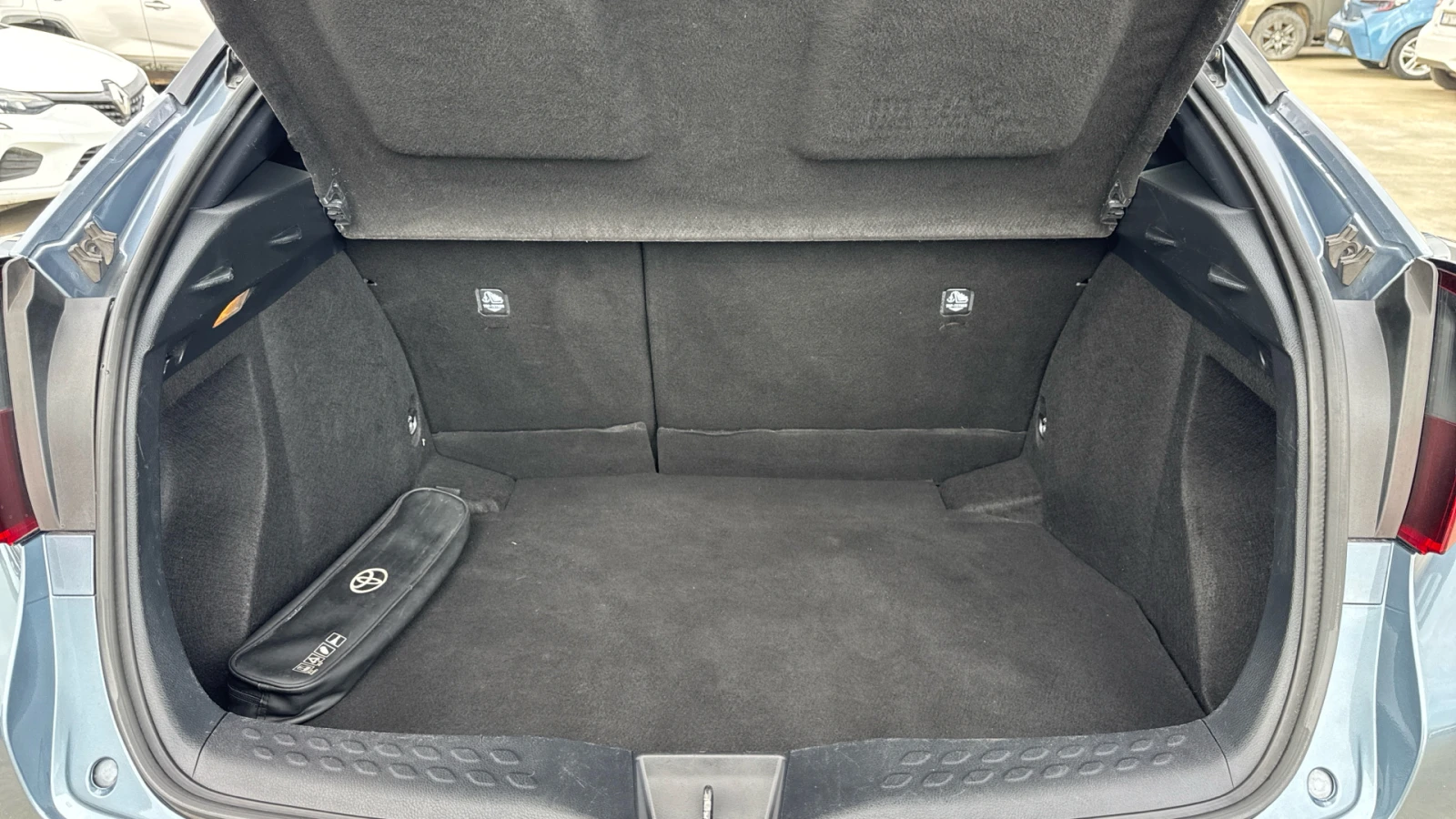 Toyota C-HR 1.8 HEV CLUB, снимка 10 - Автомобили и джипове - 54372316