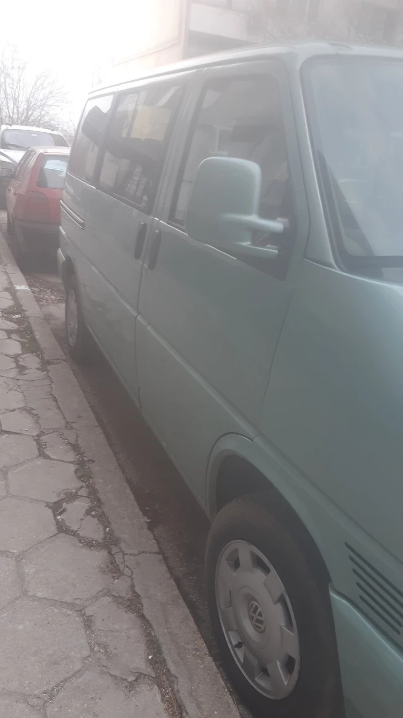 VW Caravelle, снимка 2 - Бусове и автобуси - 47440124