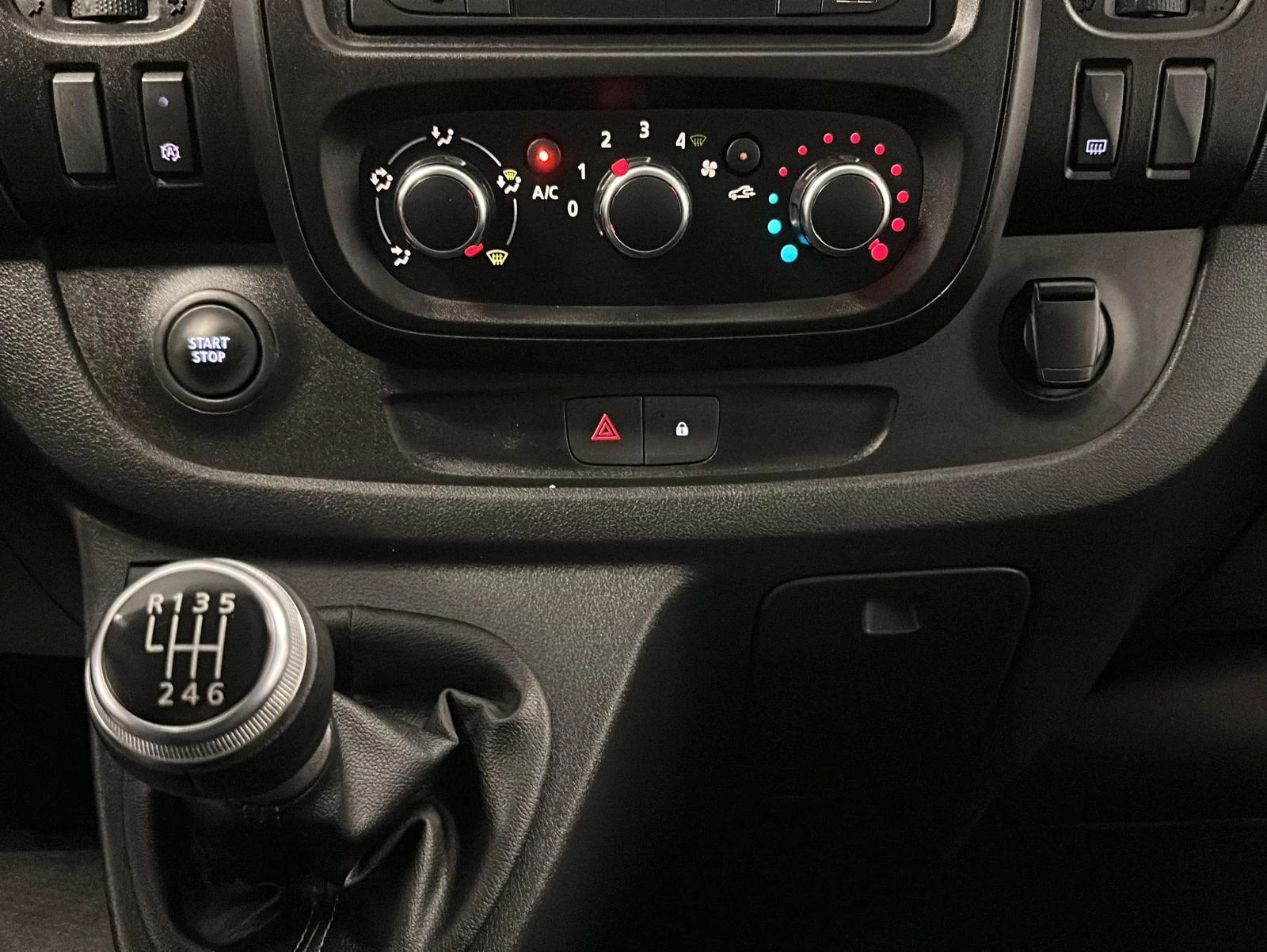 Renault Trafic L2H1 2.0 tdCi 3, 0t Komfort PDC| BTH| KLIMA | Mobile.bg   16