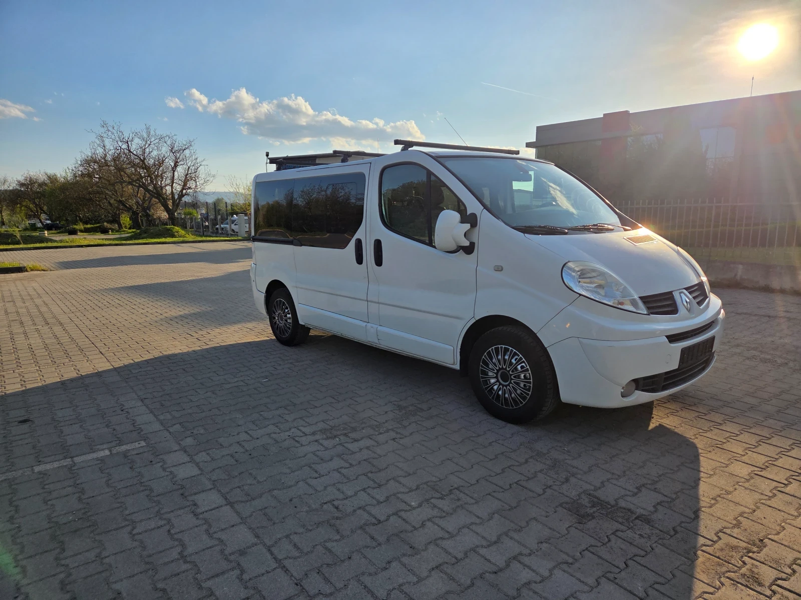 Renault Trafic Nov vnos  8+ 1 2.0dci 90 k.s, снимка 3 - Бусове и автобуси - 54313705