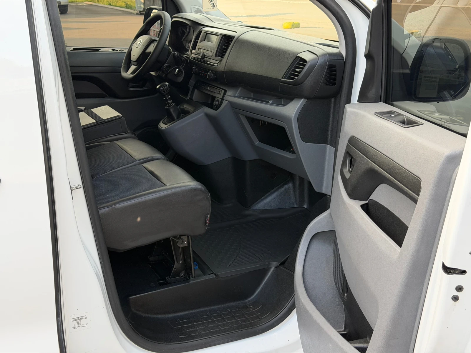 Toyota Proace 2.0D-4D 150к.с * Климатик* * Швейцария* , снимка 15 - Бусове и автобуси - 54663566