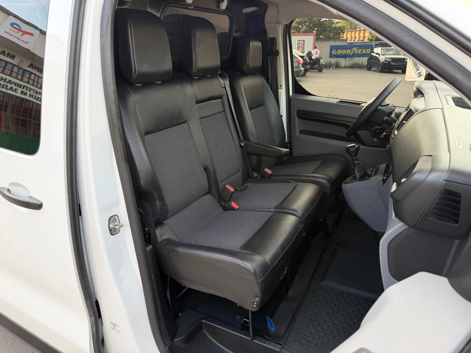 Toyota Proace 2.0D-4D 150к.с * Климатик* * Швейцария* , снимка 14 - Бусове и автобуси - 54663566