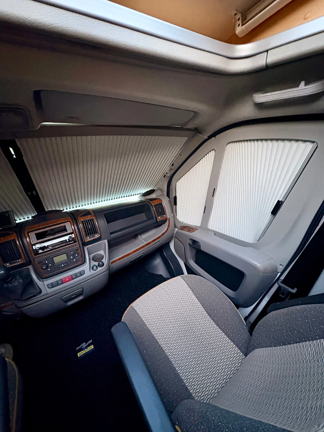 Кемпер Dethleffs Advantage, снимка 14 - Каравани и кемпери - 53878782