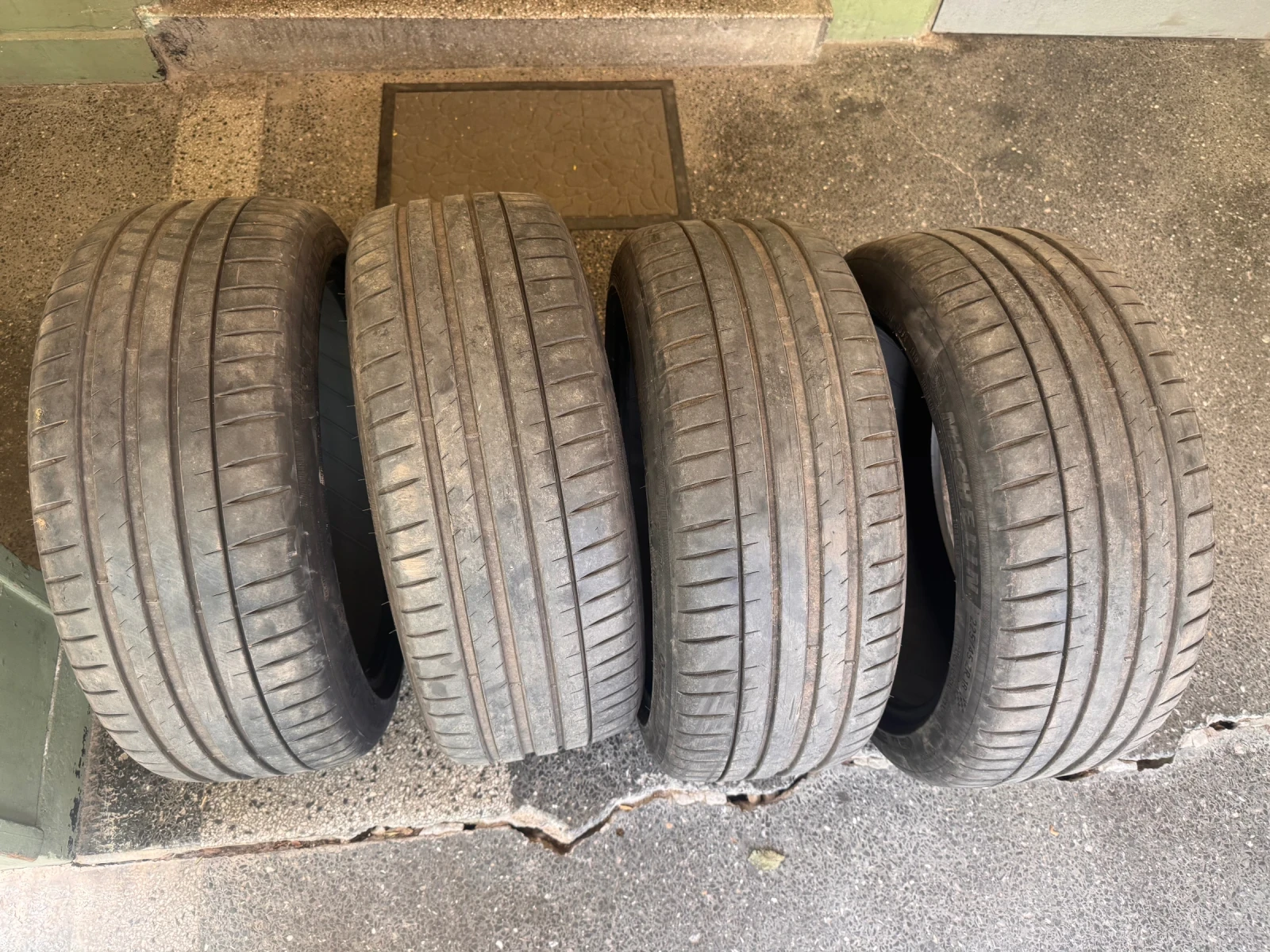 Гуми Летни 225/45R18, снимка 2 - Гуми и джанти - 54823591