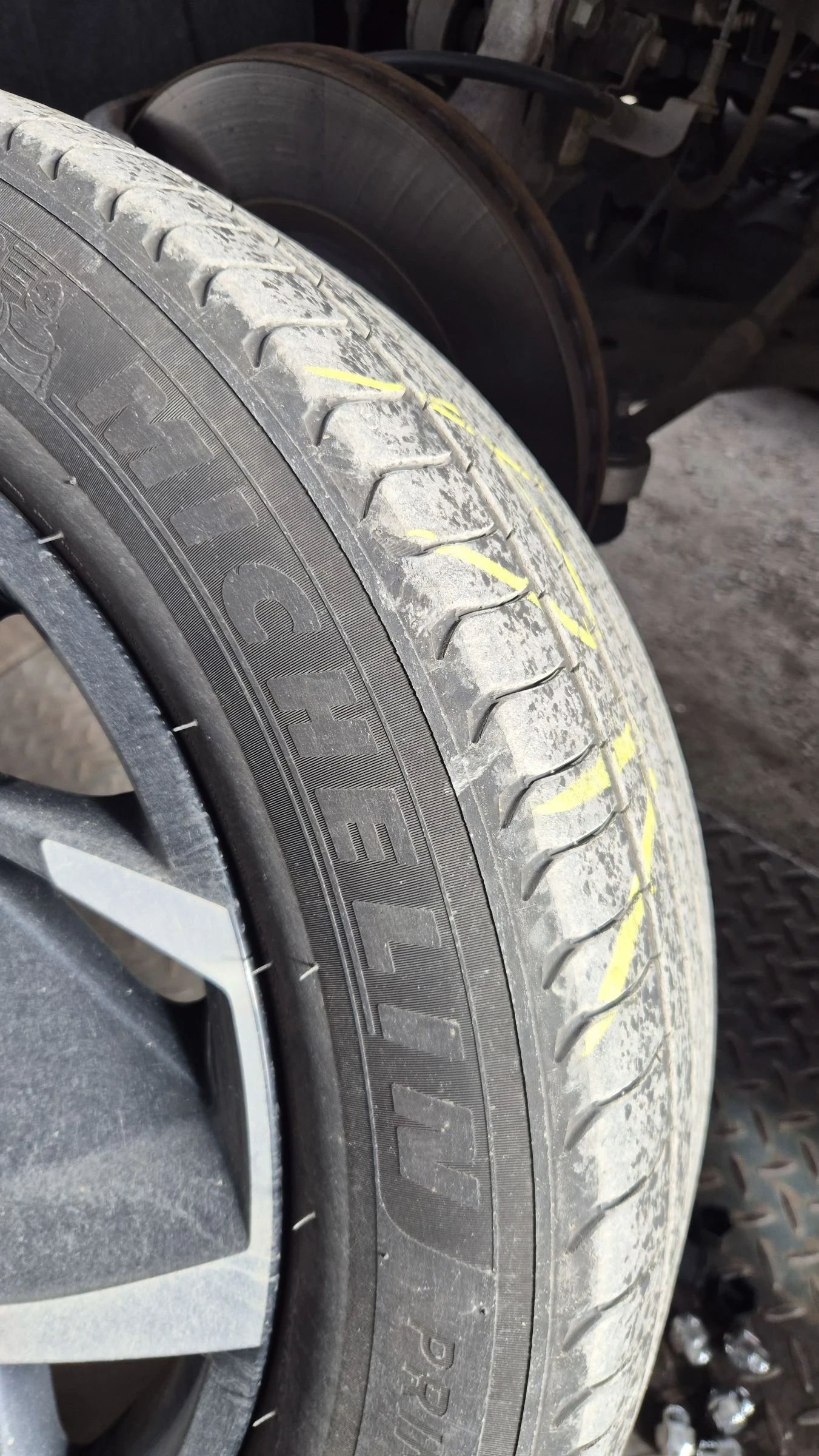 Гуми Летни 235/55R19, снимка 4 - Гуми и джанти - 56706560