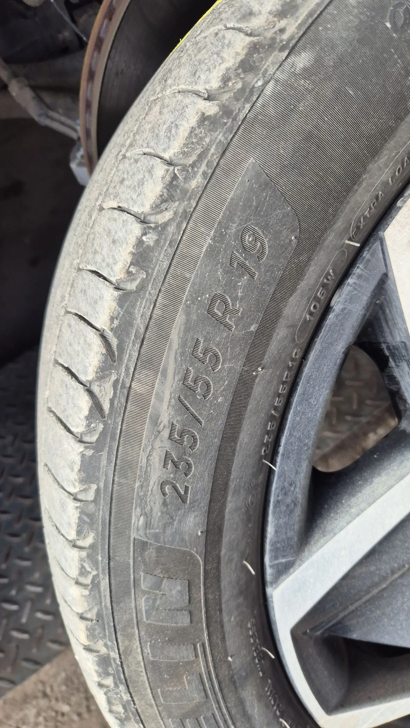 Гуми Летни 235/55R19, снимка 2 - Гуми и джанти - 56706560
