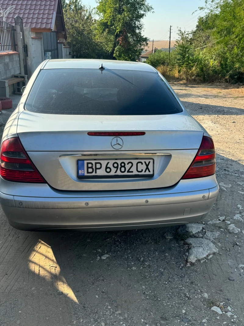 Mercedes-Benz E 220, снимка 2 - Автомобили и джипове - 47003647